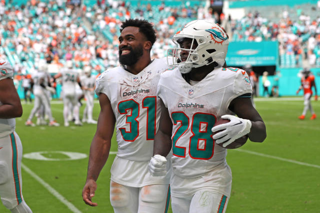 Miami Dolphins offense explodes in win over the Los Angeles