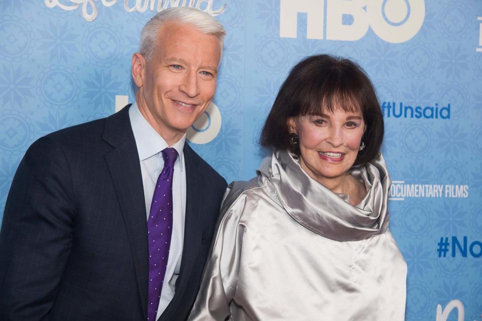 CNN anchor Anderson Cooper and Gloria Vanderbilt in 2016 (Charles Sykes/Invision/AP)