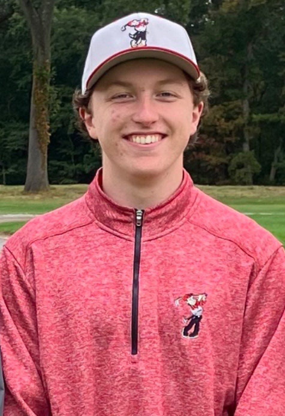 Brady Sullivan, capitán senior y golfista de Durfee