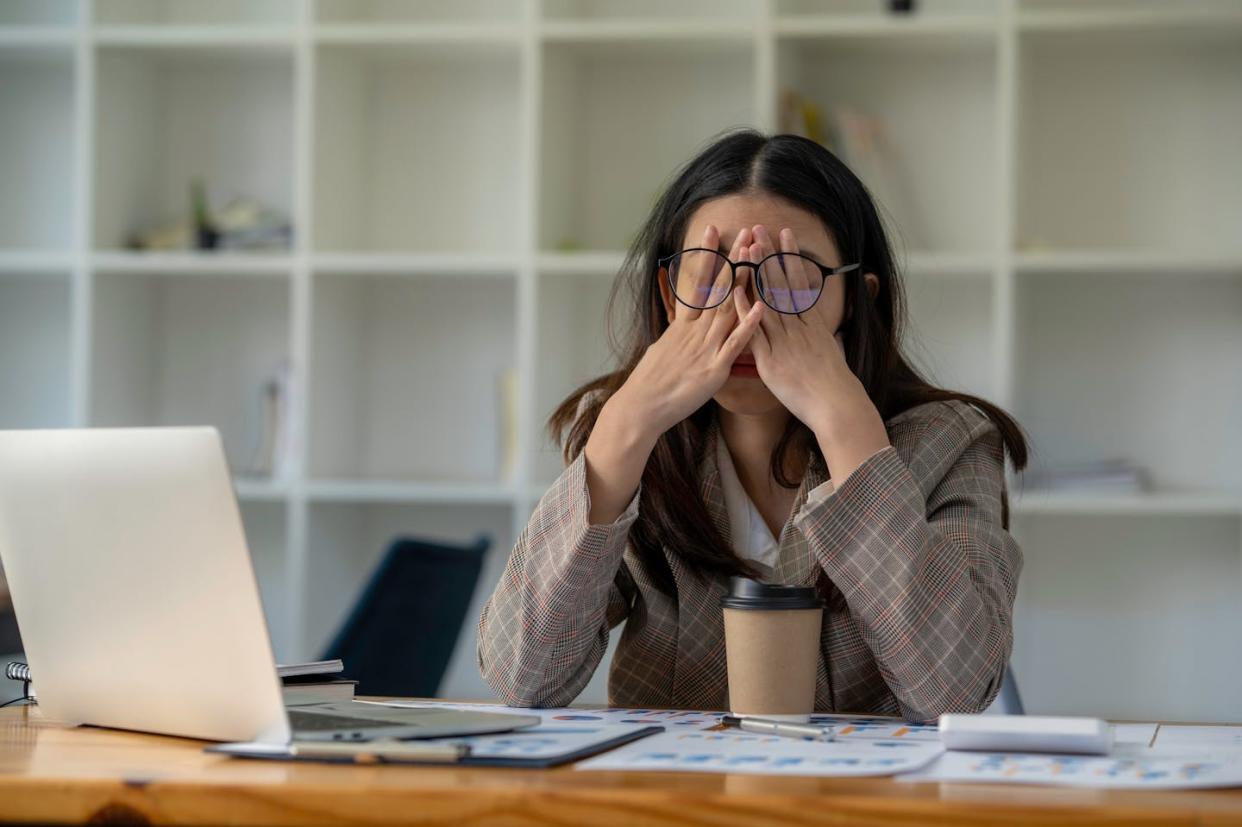 <a href="https://www.shutterstock.com/es/image-photo/tired-business-woman-sleepy-bored-sitting-2142729487" rel="nofollow noopener" target="_blank" data-ylk="slk:CrizzyStudio / Shutterstock;elm:context_link;itc:0;sec:content-canvas" class="link ">CrizzyStudio / Shutterstock</a>