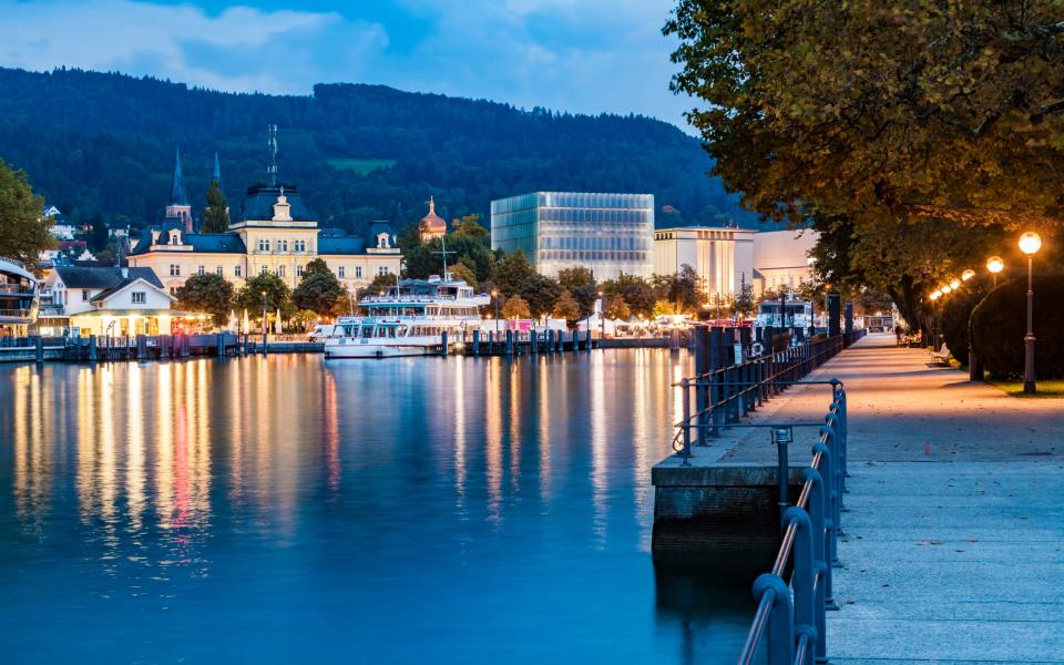 Austria, Vorarlberg, Bregenz, Lake Constance, Harbour, lakeside promenade, Kunsthaus Bregenz in the evening - Getty