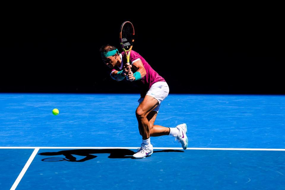 Rafael Nadal en un partido del Open de Australia de 2022. <a href="https://www.shutterstock.com/es/image-photo/melbourne-australia-january-25-rafael-nadal-2160373345" rel="nofollow noopener" target="_blank" data-ylk="slk:Shutterstock / FiledIMAGE;elm:context_link;itc:0;sec:content-canvas" class="link ">Shutterstock / FiledIMAGE</a>