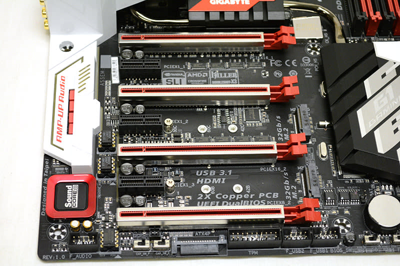 All four of the full-length PCIe 3.0 slots are equipped with metal reinforcements.