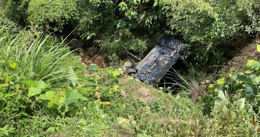 女駕駛疑倒車不慎墜落邊坡亡。（圖／報系資料照）