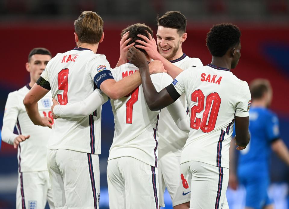 <p>Declan Rice congratulates fellow goalscorer Mason Mount</p> (Getty Images)