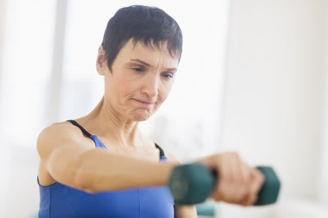 USA, New Jersey, Jersey City, Mature woman exercising in gym