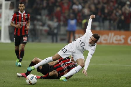 Football Soccer - Nice v Paris St Germain - French Ligue 1 - Allianz Riviera Stadium, Nice, France, 30/04/2017. Paris St Germain's Julian Draxler in action. REUTERS/Eric Gaillard