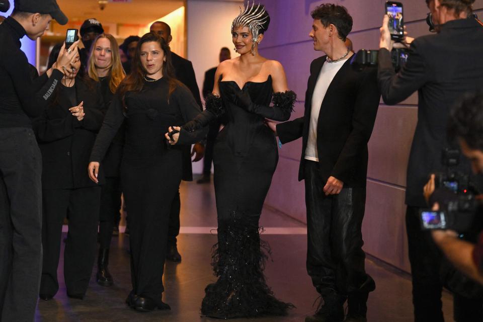 US media personality Kylie Jenner (C) arrives to the opening of the Thierry Mugler: Couturissime exhibition at the Brooklyn Museum in the Brooklyn borough of New York City, on November 15, 2022.