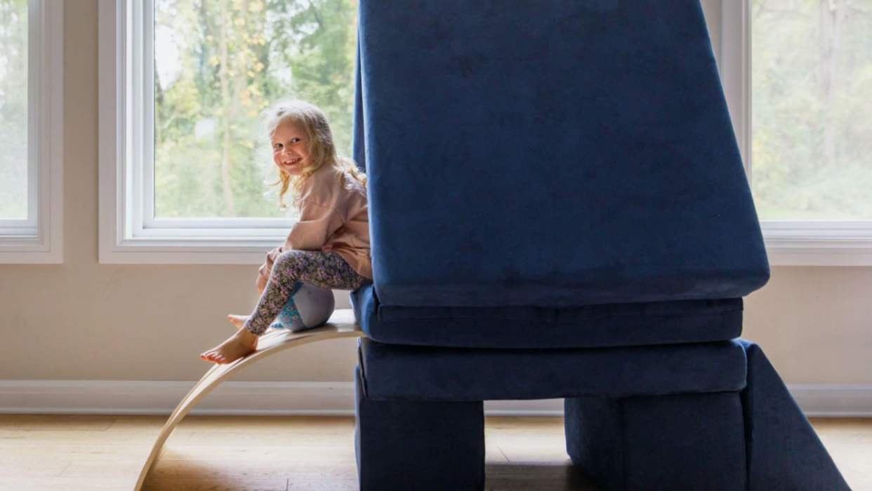 Nugget couch alternatives: The incredibly strong velcro of the Figgy allows for far sturdier structures than the competition.