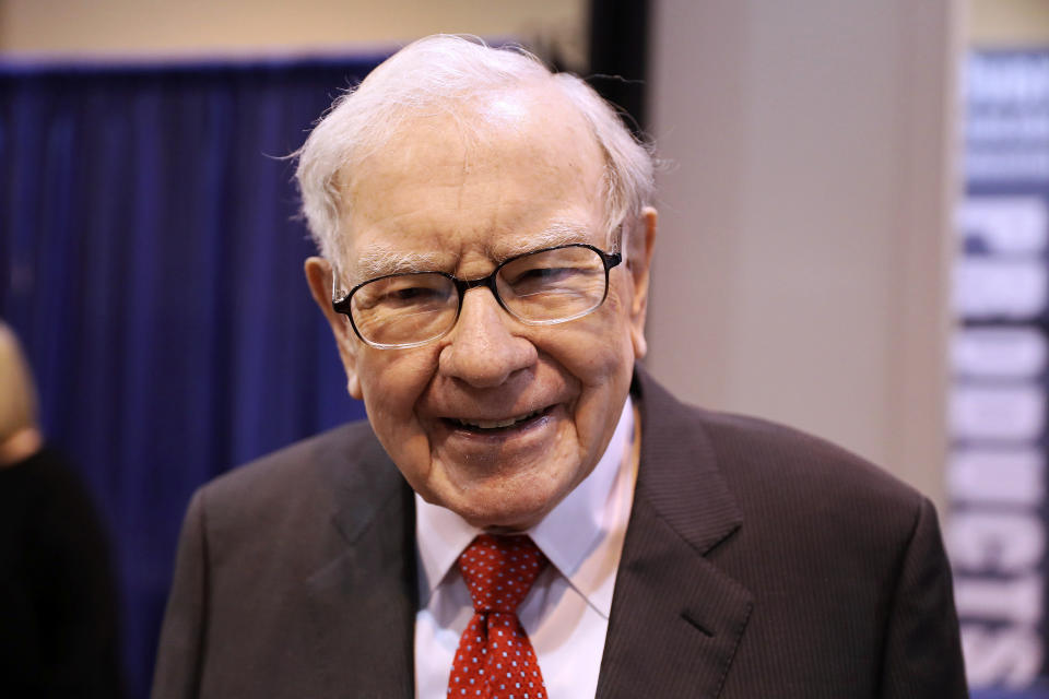 Berkshire Hathaway Chairman Warren Buffett walks through the exhibit hall as shareholders gather to hear from the billionaire investor at Berkshire Hathaway Inc's annual shareholder meeting in Omaha, Nebraska, U.S., May 4, 2019. REUTERS/Scott Morgan