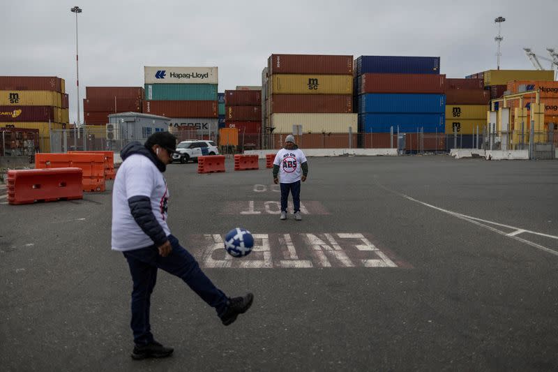 FILE PHOTO: Trucker protests halt cargo movement at California's No. 3 seaport