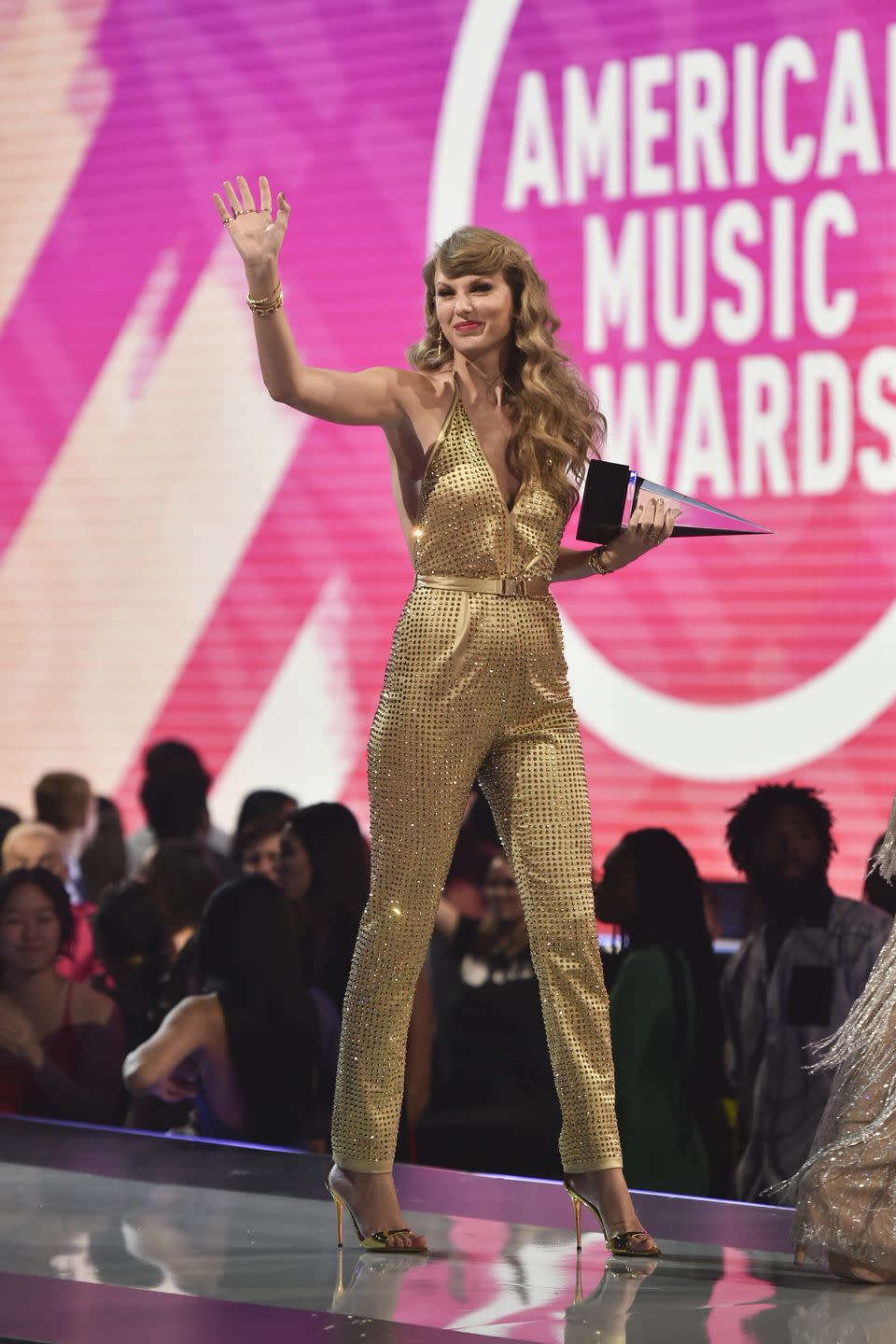 taylor swift at the amas