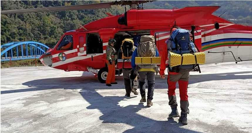 信義山岳無雙村路段有51歲女山友登山骨折，消防隊預計下午3點抵達救援。（圖／民眾提供）