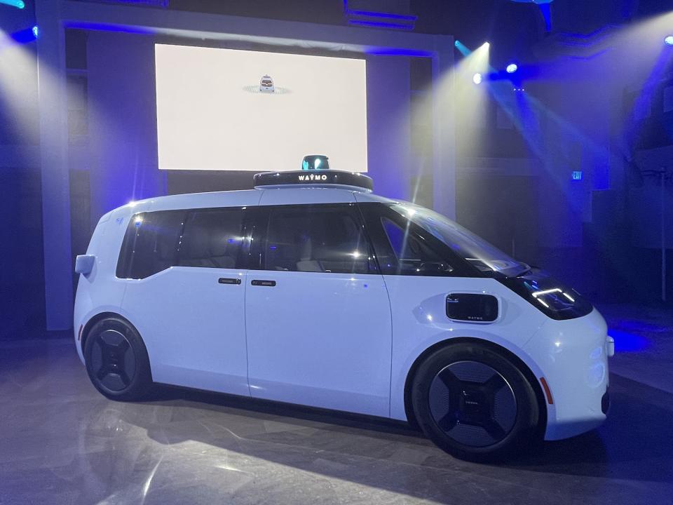 waymo-zeekr side view