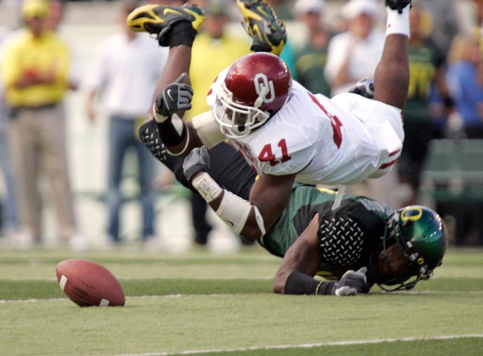 OU's Darien Williams (41) breaks up a pass play intended for Oregon receiver Brian Paysinger late in the fourth quarter of a Sooner loss in Eugene, Ore., on Sept. 16, 2006.  The Pac-10 Conference issued a one-game suspension to the officiating crew and the instant replay officials that worked the game after finding mistakes were made in calls near the end of the game. Williams was called for pass interference on this play, which is one of the disputed calls.