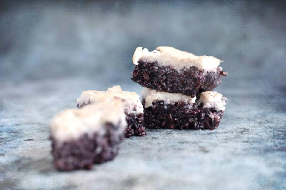 Rustic squares of black and white 'kuih', ready to be enjoyed for tea.