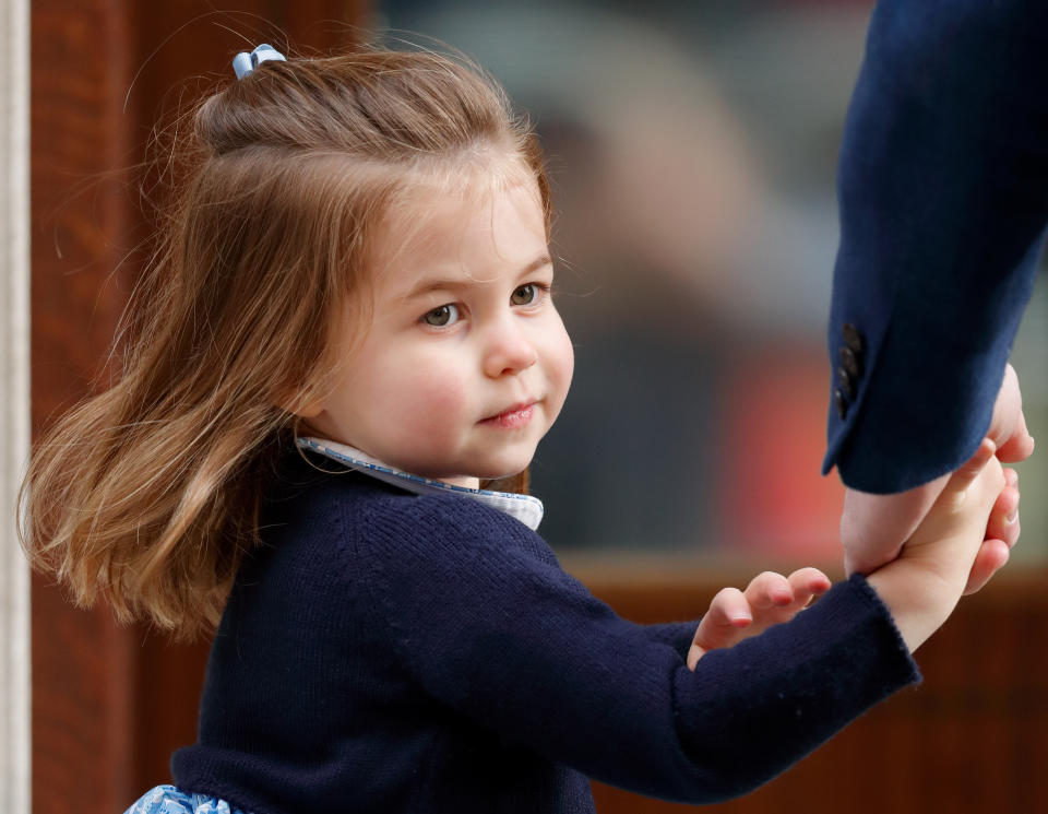 LONDON, UNITED KINGDOM - APRIL 23: (EMBARGOED FOR PUBLICATION IN UK NEWSPAPERS UNTIL 24 HOURS AFTER CREATE DATE AND TIME) Princess Charlotte of Cambridge arrives with Prince William, Duke of Cambridge at the Lindo Wing of St Mary's Hospital to visit her newborn baby brother on April 23, 2018 in London, England. The Duchess of Cambridge delivered a boy at 11:01 am, weighing 8lbs 7oz, who will be fifth in line to the throne. (Photo by Max Mumby/Indigo/Getty Images)