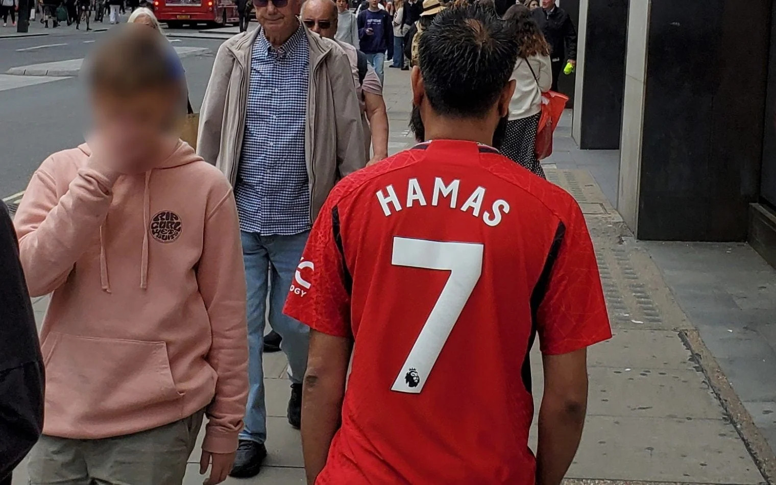 Man wearing 'offensive' Man Utd jersey was spotted near Oxford Circus station