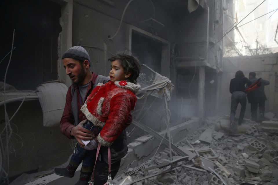 Syrian regime airstrikes kill hundreds in eastern Ghouta