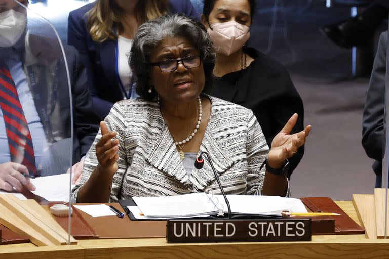 La embajadora de EEUU ante la ONU, Linda Thomas-Greenfield, en la sede de la ONU.  (Foto AP/Jason DeCrow)