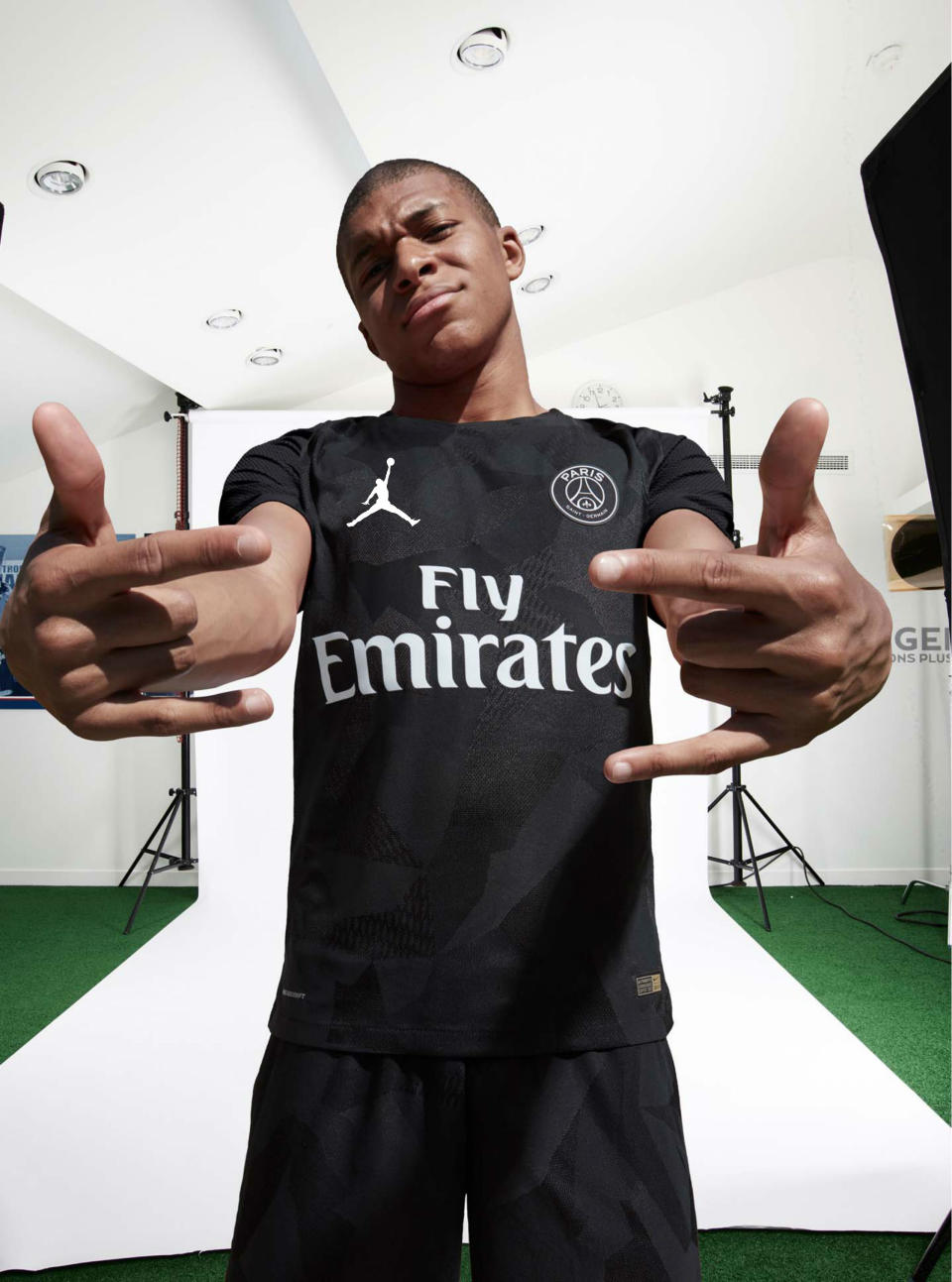 Fotomontaje ilustrando cómo podría quedar la camiseta del PSG para la próxima Champions. Kylian Mbappé. | Foto: Nike