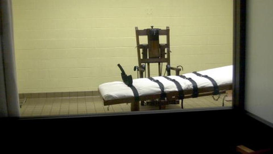 A view of the death chamber from the witness room at the Southern Ohio Correctional Facility