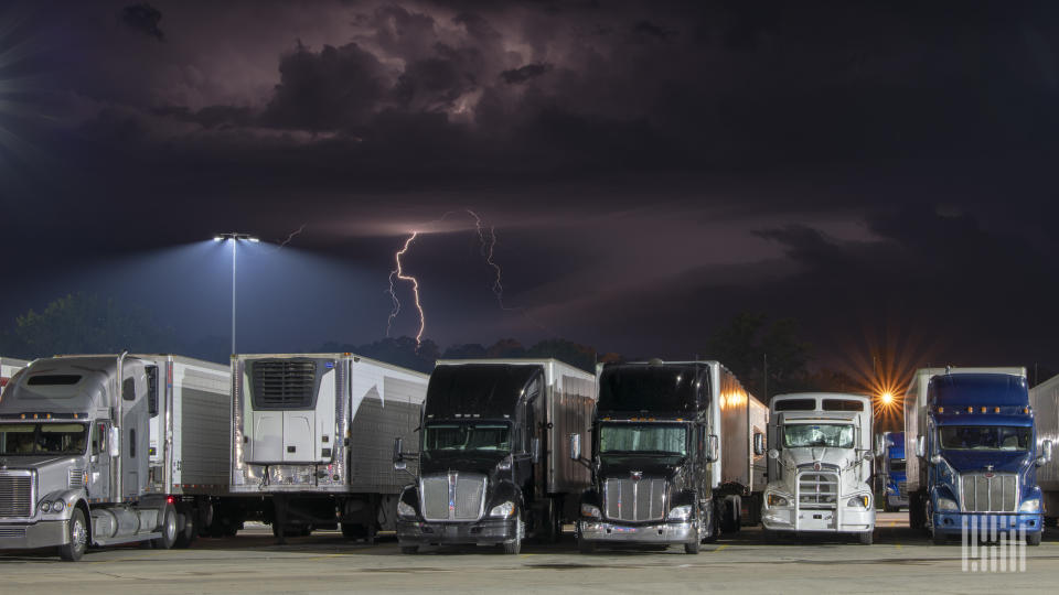 As freight brokerages have taken on a larger percentage of the market, they have reshaped the typical freight cycle. (Photo: Jim Allen/FreightWaves)