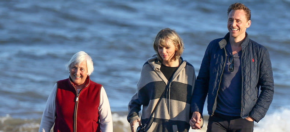 Taylor Swift Meeting Tom Hiddleston's Mother June 24, 2016 – Star Style