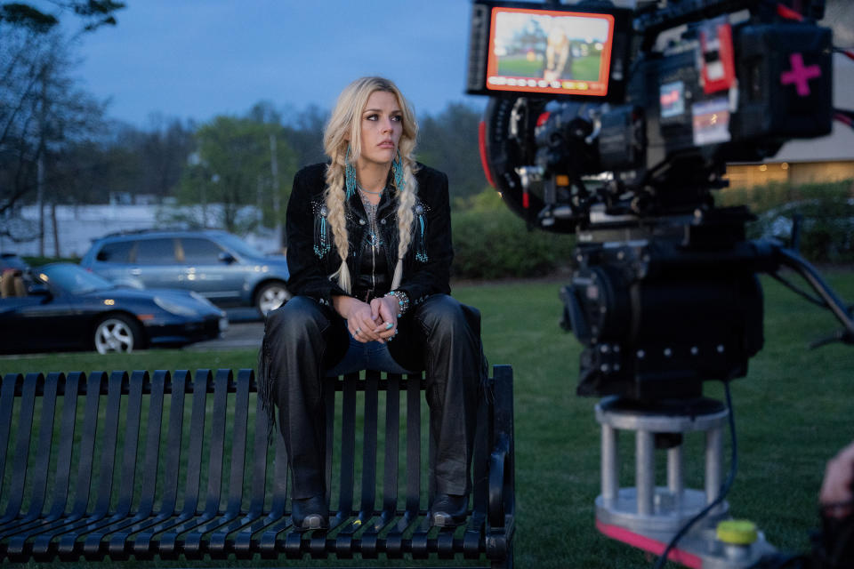 GIRLS5EVA -BTS- Busy Philipps as Summer in Episode 302 on the set of GIRLS5EVA. Cr. Emily V. Aragones/Netflix © 2023