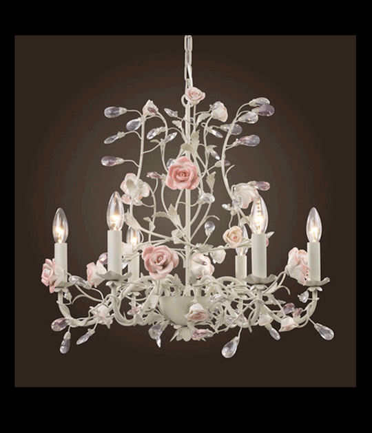 Ce n’est pas parce que Trump n’apprécierait pas ce chandelier romantique au charme floral que vous devez vous en abstenir !