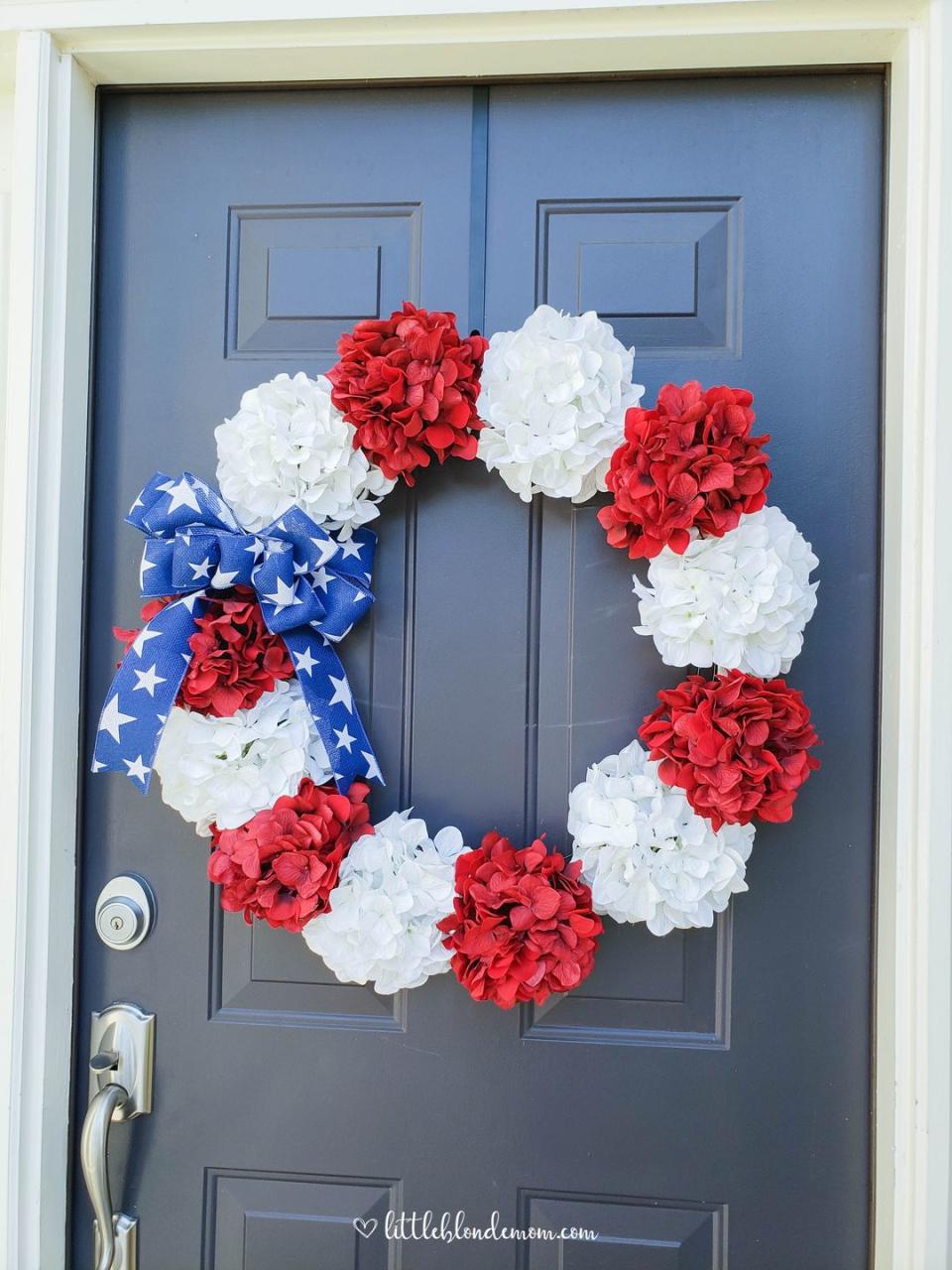 Red-and-White Hydrangea Wreath