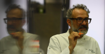 <p>Settimo uno dei nomi più famosi tra gli chef, quello di Massimo Bottura, proprietario dell’Osteria Francescana a Modena, ristorante premiato con tre stelle Michelin e classificatosi primo ristorante al mondo nella lista dei The World’s 50 Best Restaurants Awards 2016 di New York. </p>