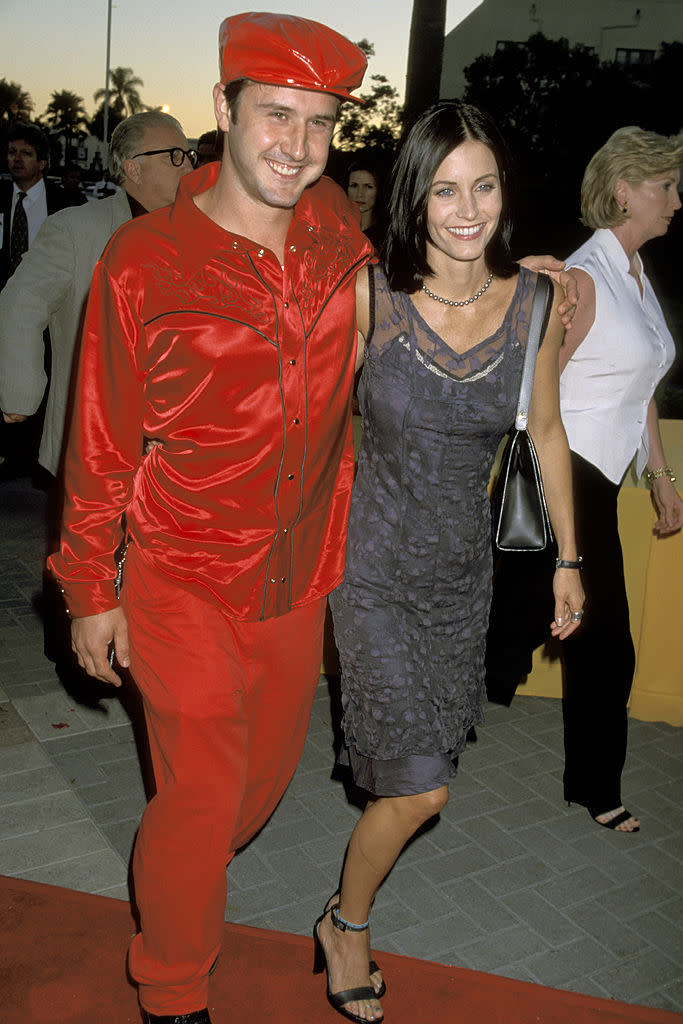 David Arquette and Courteney Cox arrive at the premiere of the movie "Snake Eyes" at Paramount Theatre on July 30, 1998 in Hollywood, California. (Photo: Jim Smeal/Ron Galella Collection via Getty Images) 