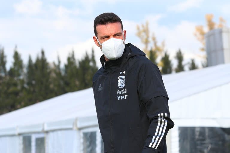 Lionel Scaloni, entrenador del seleccionado argentino, resolvió cortar al lesionado Lucas Alario de la lista definitiva para la Copa América y lo reemplazó por Julián Álvarez.