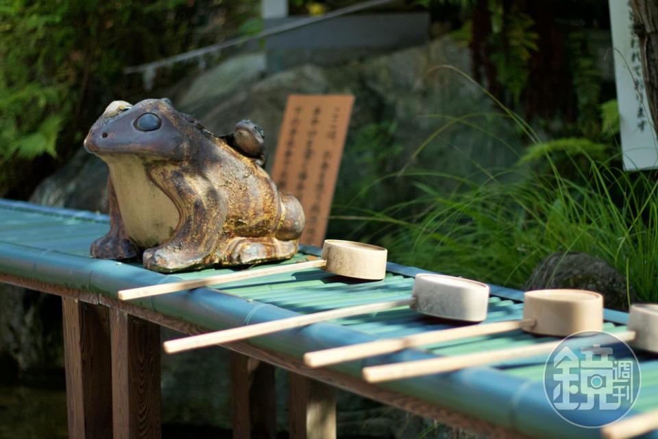 三光稻荷神社有「洗錢」儀式。