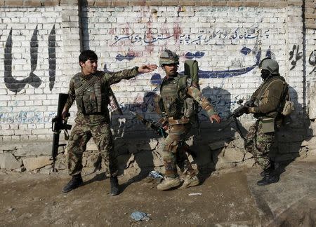 Afghan National Army (ANA) soldiers arrive after a blast near the Pakistani consulate in Jalalabad, Afghanistan January 13, 2016. REUTERS/ Parwiz