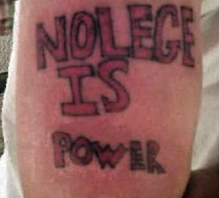 <p>Rechtschreibfehler sind ja eine Sache für sich. Sie passieren jedem einmal. Dumm nur, wenn man den Tattoo-Entwurf nicht gegenlesen lässt. Das Resultat: „Nolege is Power“. Oder vielleicht auch nicht? Denn es sollte eigentlich heißen: „Knowledge is Power“ (dt.: Wissen ist Macht). (Bild: Instagram / iamfrancoisec) </p>