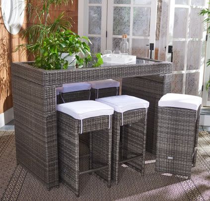 A six-person outdoor dining set (78% off)