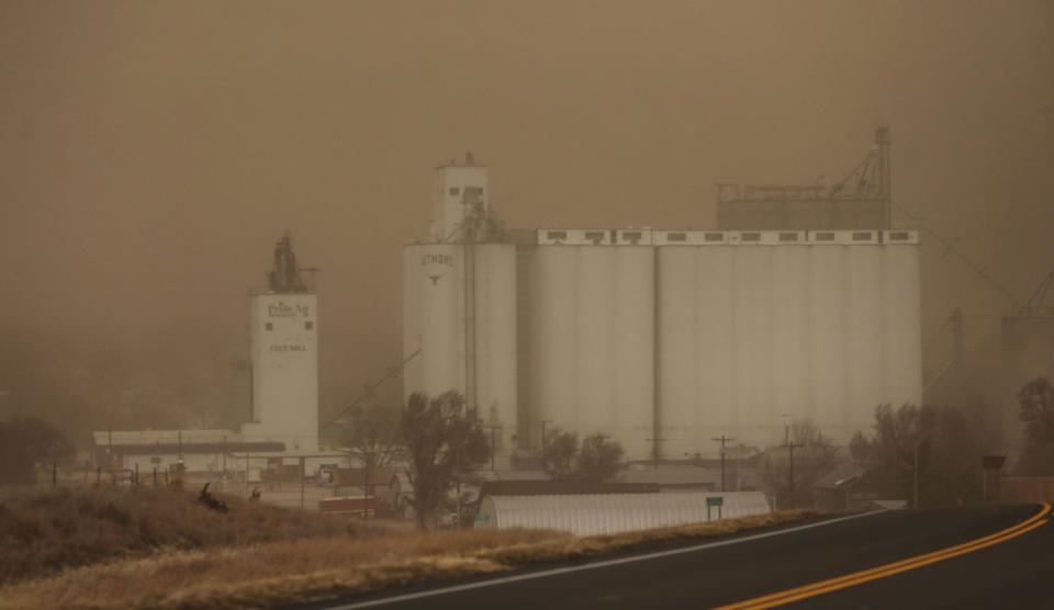 Visibility was less than a half mile in Jetmore, Kans., on Wednesday, Dec. 15, 2021. (Travis Heyingkswie=