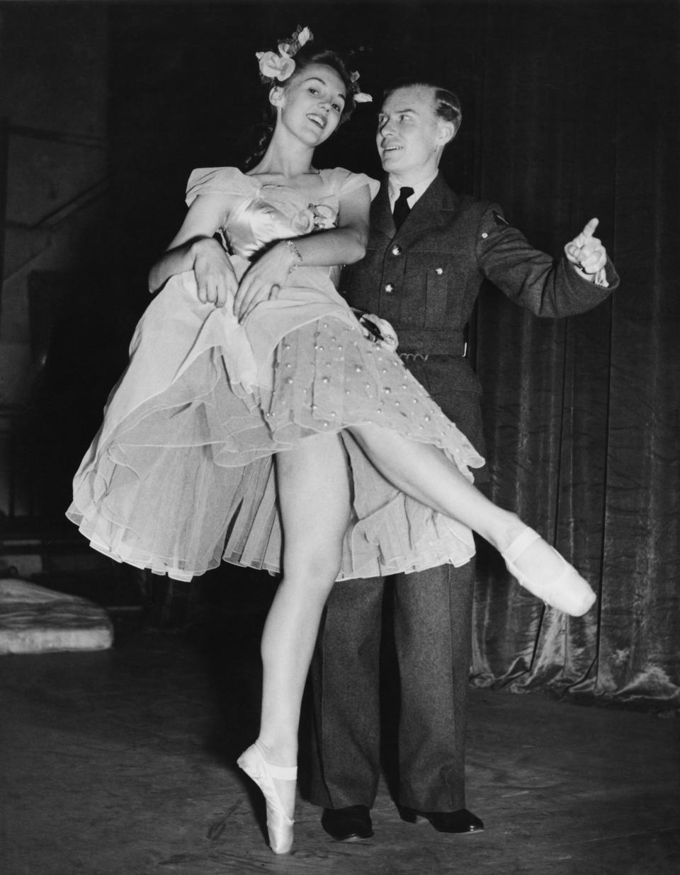 Dance producer Freddie Carpenter trains Carol Raye on his day's leave from the RAF, August 1941 - George W Hales/Fox Photos/Hulton Archive/Getty