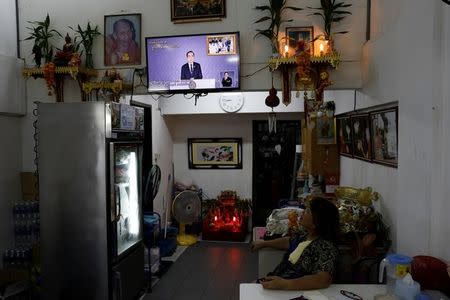 A woman watch Thailand Prime Minister Prayuth Chan-ocha during his weekly TV broadcast in Bangkok, Thailand, May 19, 2017. Picture taken May 19, 2017. REUTERS/Jorge Silva