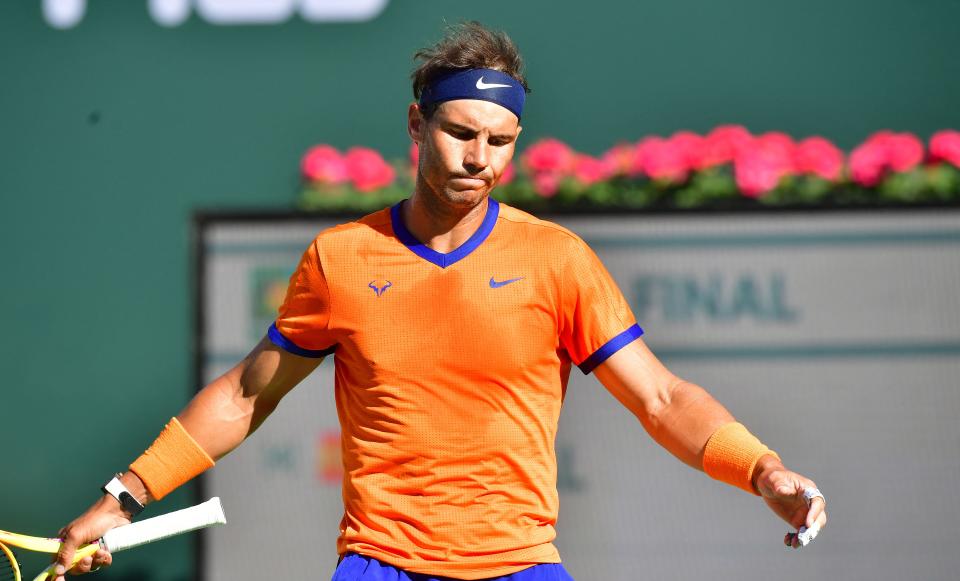 Rafael Nadal de España reacciona después de perder un punto ante Taylor Fritz de EE. UU. en la final masculina de la ATP en el torneo de tenis de Indian Wells el 20 de marzo de 2022 en Indian Wells, California.  (Foto de Frederic J. BROWN/AFP) (Foto de FREDERIC J. BROWN/AFP vía Getty Images)