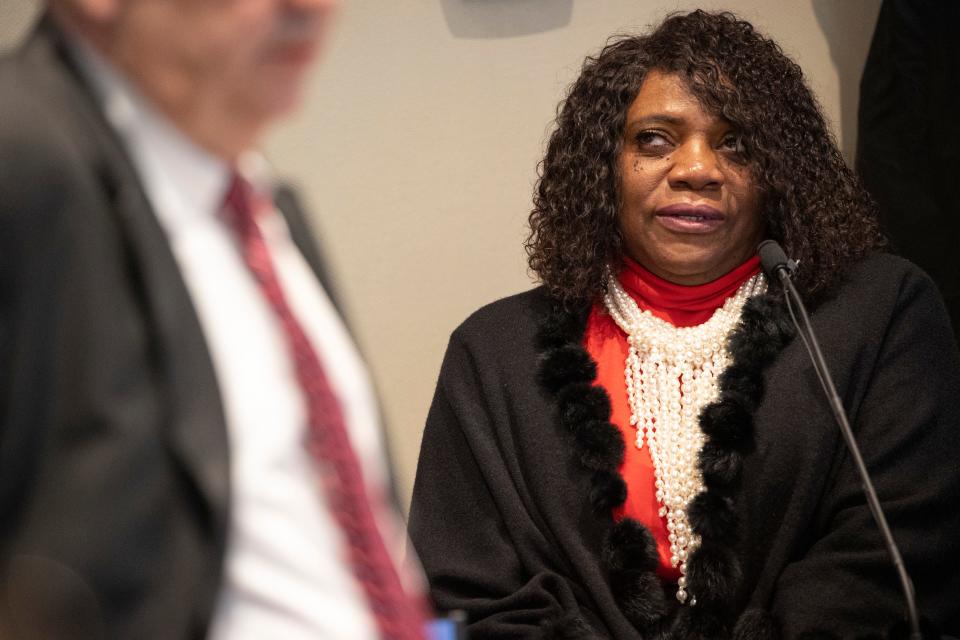 Mushelle “Shelly” Smith, caregiver for Libby Murdaugh in June of 2021, is questioned by prosecutor John Meadors in the double murder trial of Alex Murdaugh at the Colleton County Courthouse in Walterboro, Monday, Feb. 6, 2023. Andrew J. Whitaker/The Post and Courier/Pool