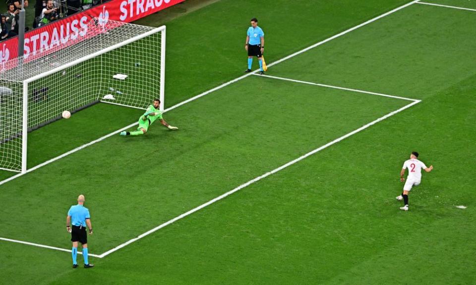 Sevilla’s Gonzalo Montiel scores the winning penalty.