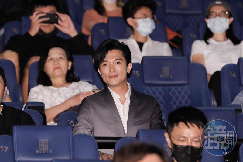 邱澤出任第23屆台北電影節影展大使，在戲院欣賞自己演出的形象廣告。