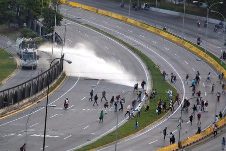 Opposition supporters clash with riot security forces at a rally against Venezuelan President Nicolas Maduro's government in Caracas, Venezuela June 22, 2017. REUTERS/Christian Veron