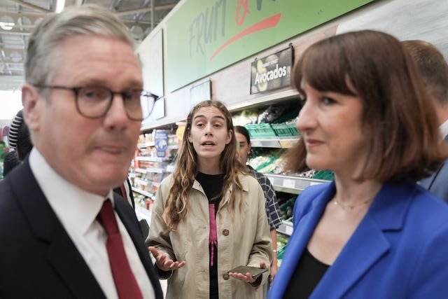 Keir Starmer and Rachel Reeves meet the public in Swindon