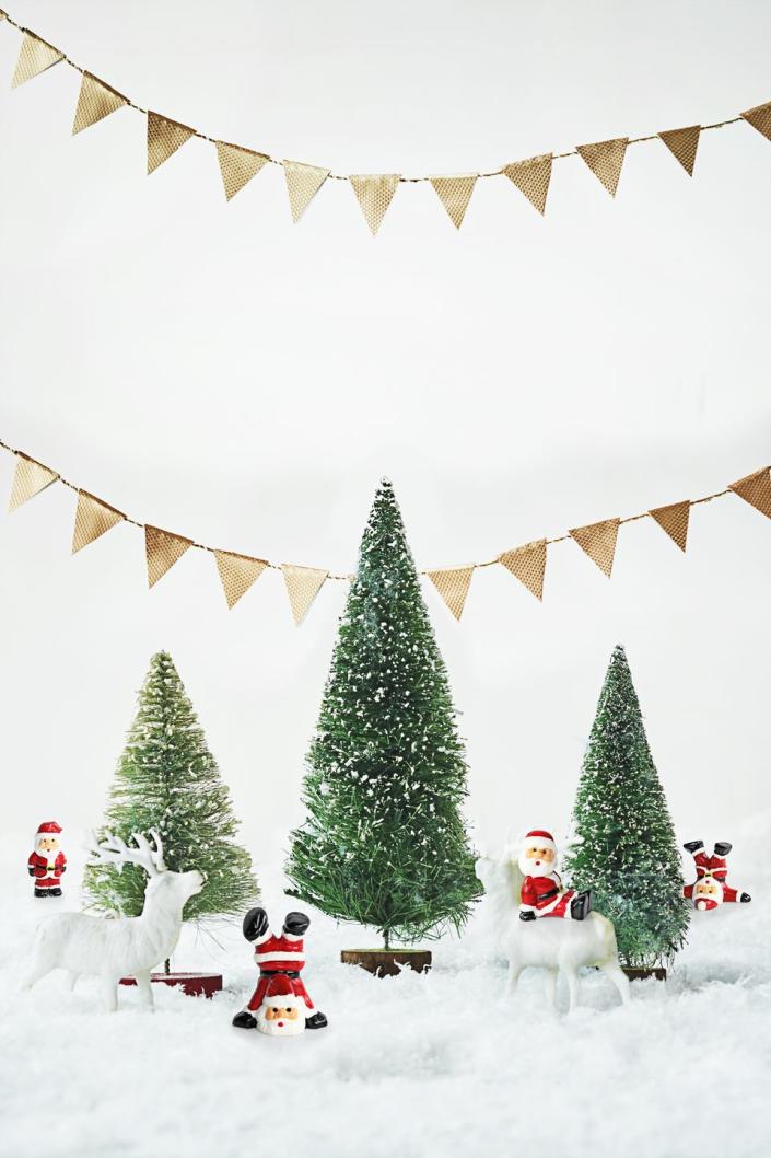 <p>Once Santa does his yearly duties, he can let his hair (or beard?) down. Show everyone his true colors — red, white and wild — with a cute, mantel-ready display. </p>