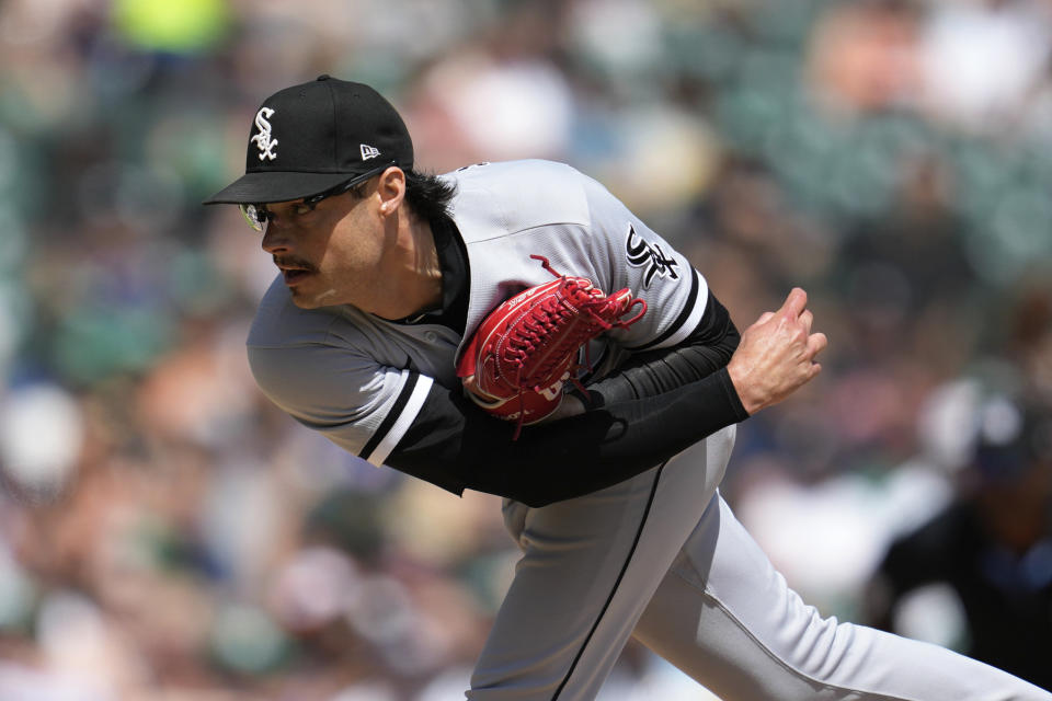 Chicago White Sox relief pitcher Joe Kelly throws against the Detroit Tigers in the seventh inning of a baseball game, Saturday, May 27, 2023, in Detroit. (AP Photo/Paul Sancya)