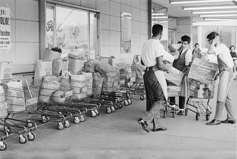 1962: The Original Curbside Pickup